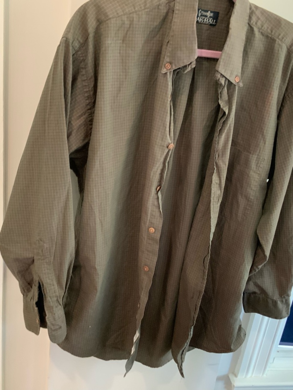 Men’s plaid Gitman bros  Casual Button-Up shirt size large.  SKU 3035